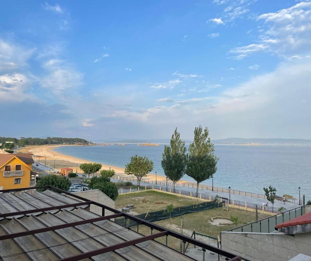 Appartamento Apartamento En La Playa Ribeira Esterno foto