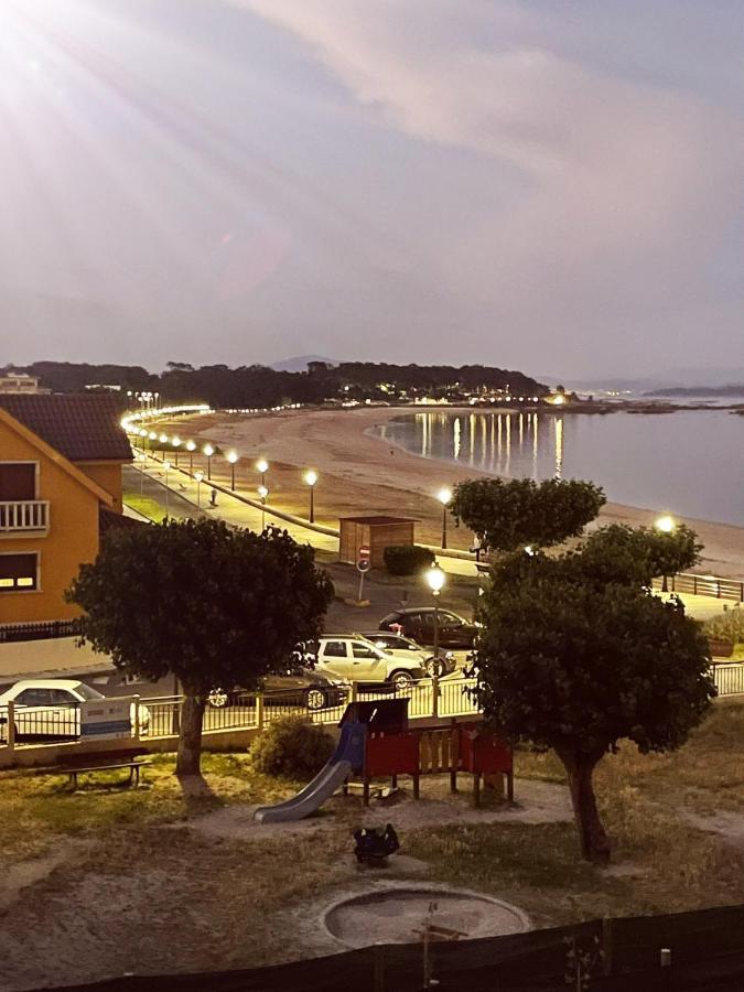 Appartamento Apartamento En La Playa Ribeira Esterno foto